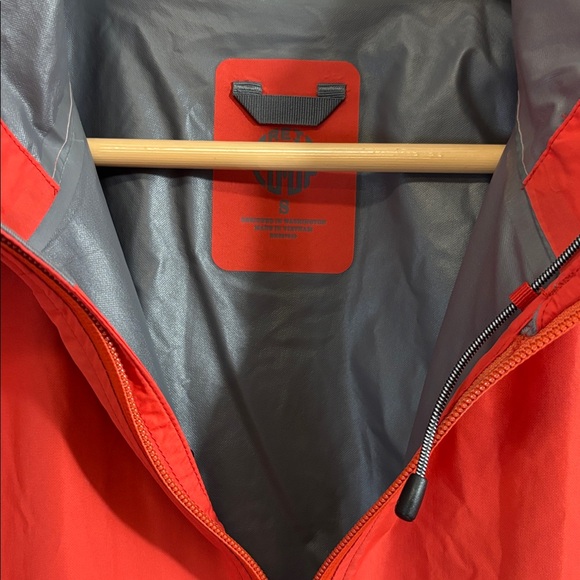 REI Co Op Red Jacket Women Small Lightweight Windbreaker Rain Gorpcore - Picture 4 of 10